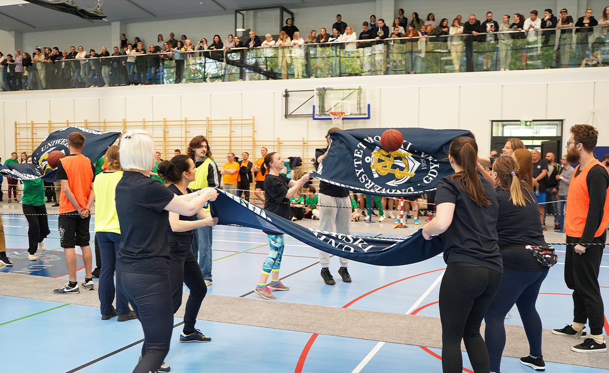 Jedna z konkurencji podczas Dnia Sportu UMG