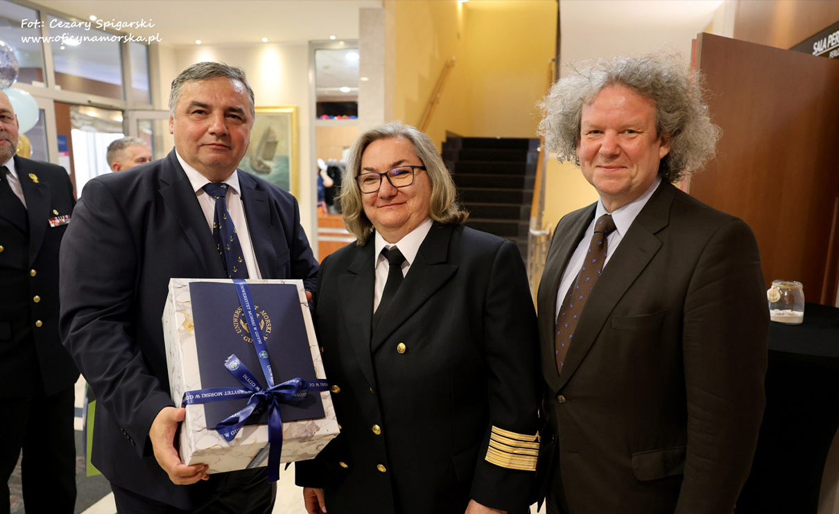 Fot. Cezary Spigarski Delegacja UMG na uroczystościach 105. lat Urzędu Morskiego w Gdyni