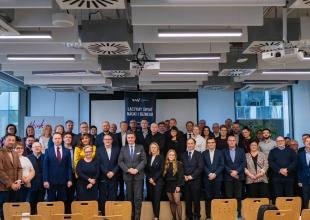 Zdjęcie grupowe podczas 10-lecia Univentum labs