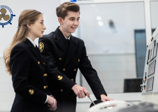 Studenci UMG w laboratorium