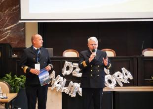 Prof. S. Guze i prof. T. Neumann przemawiają podczas otwarcie Dnia Nawigatora