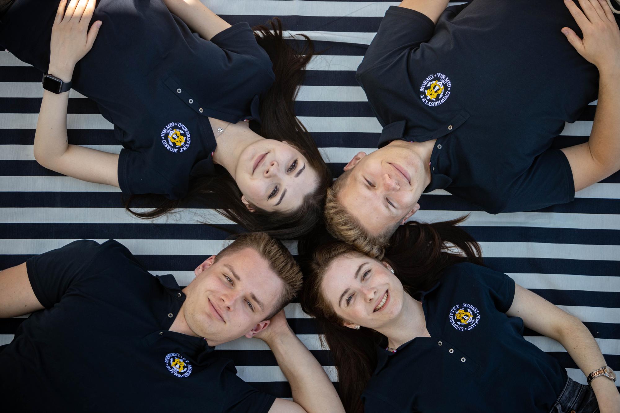 Studenci UMG leżący na pokładzie statku