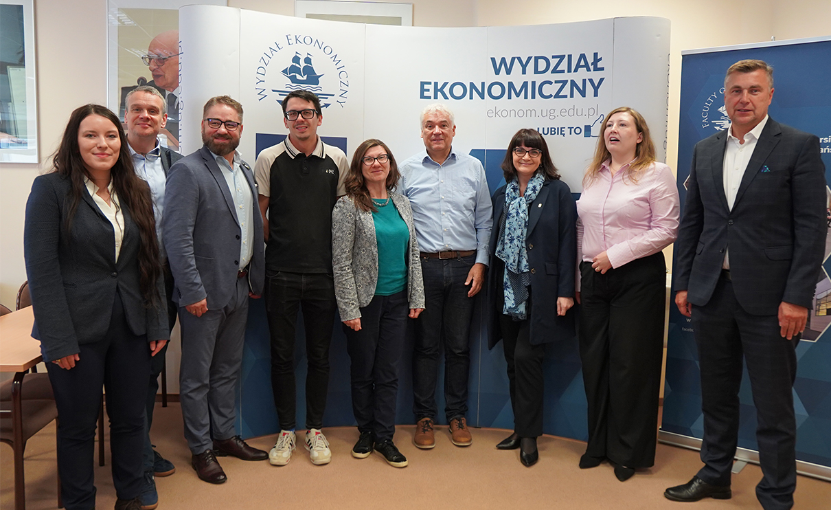 Uczestnicy wykładu &bdquo;Planowanie zr&oacute;wnoważonej mobilności miejskiej &ndash; europejskie doświadczenia&rdquo;
