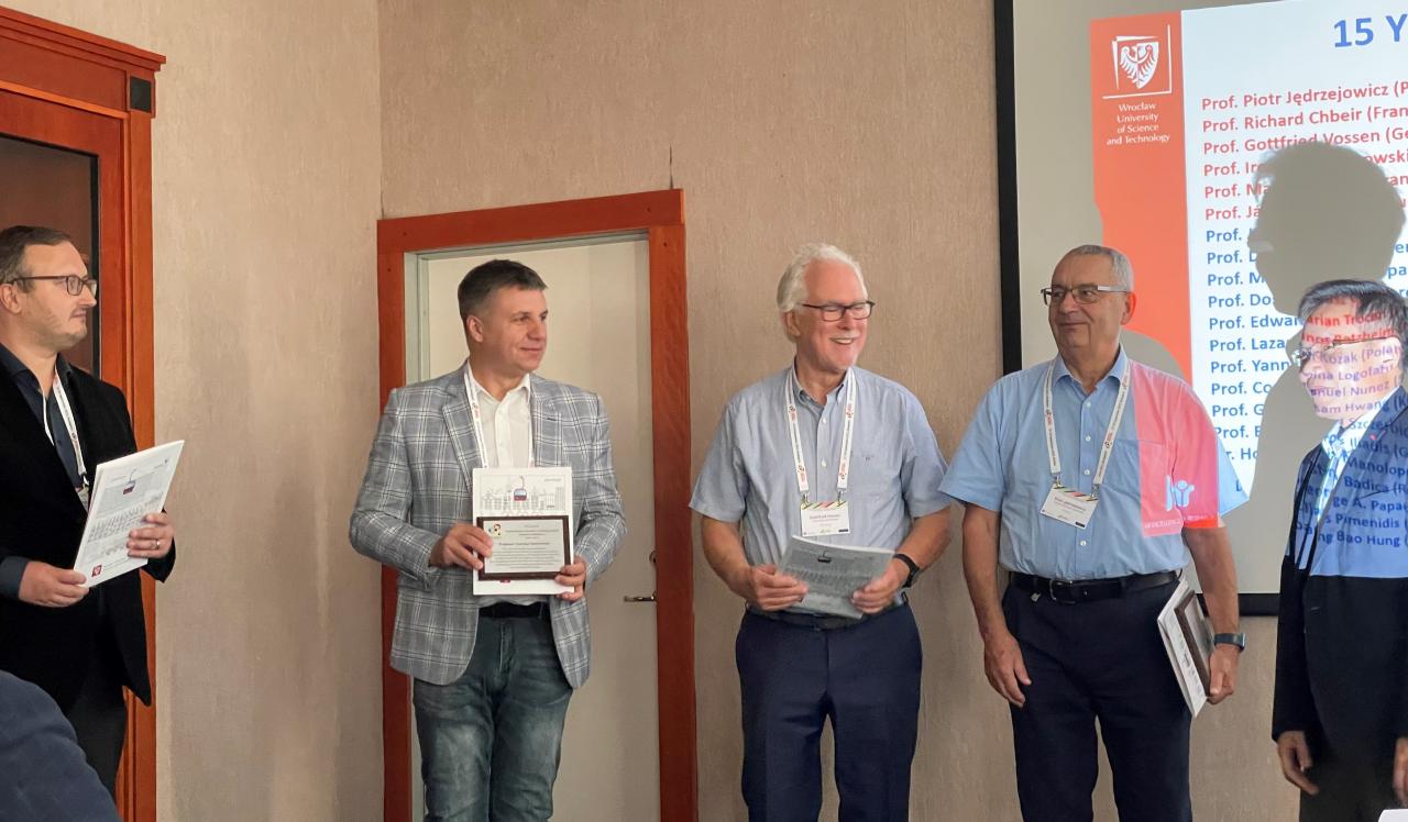 Dyplomy uznania dla Profesor&oacute;w UMG