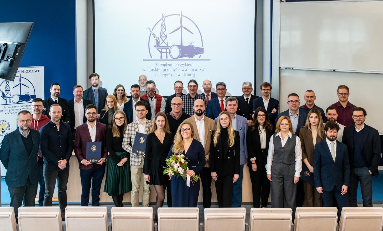 Nowi absolwenci i kolejna edycja studi&oacute;w podyplomowych branży offshore na Uniwersytecie Morskim w Gdyni