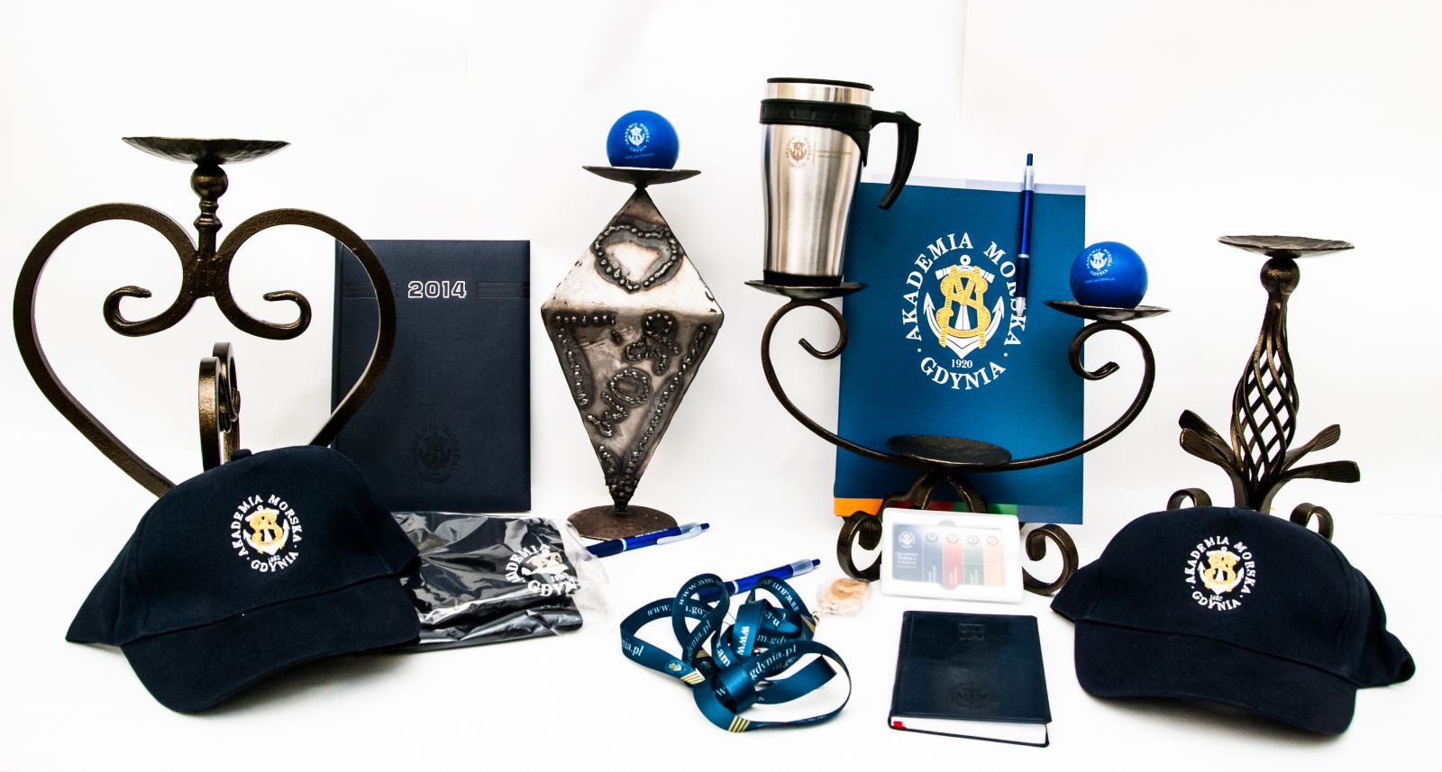 Upominki AMG przeznaczone na licytacje.