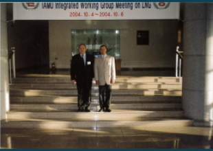 4-6.10.2004_prof. Bogusław Łączyński, prof. kpt. Dimitro Zhukov_członkowie nowej grupy roboczej dot. LNG