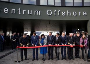 Uroczyste Otwarcie Centrum Offshore Uniwersytetu Morskiego w Gdyni - przecięcie wstęgi