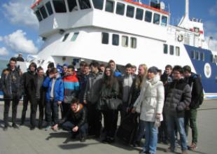 Uczniowie na statku szkolnym \"Horyzont II\"