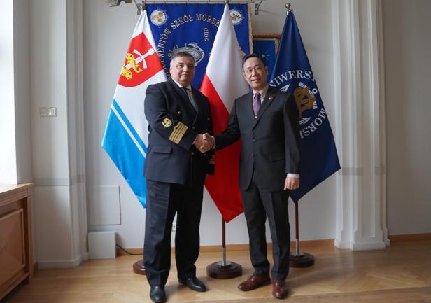 Rektor UMG prof. Adam Weintrit i Ambasador Republiki Filipin