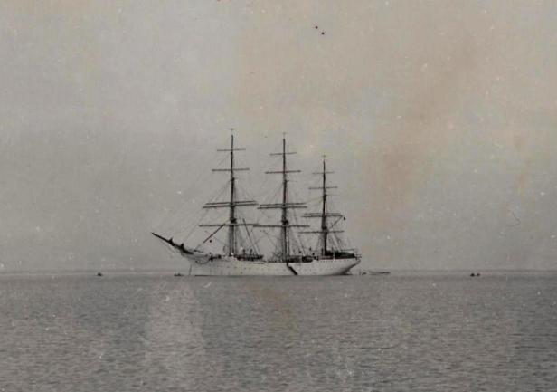 \"Dar Pomorza\" na redzie Gdyni - 1930