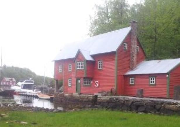 Zdjęcie młyna od strony wejścia gł&oacute;wnego