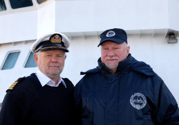Kapitan (kpt.ż.w. Ireneusz Lewandowski) i bosman (Zbigniew Pełech) - fot. Tomasz Degórski