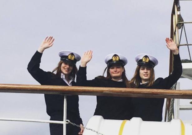 Trzy z dwudziestu praktykantek na \"Darze\"