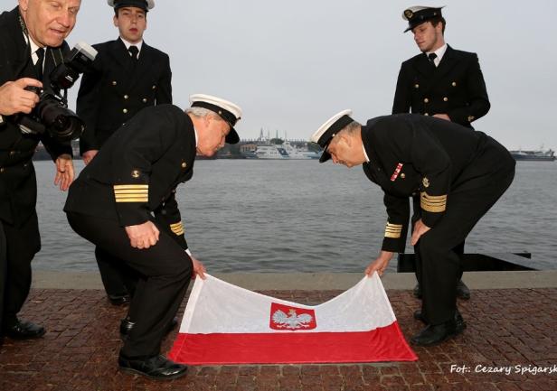 17.06.2016 - Nabrzeże Pomorskie, odsłonięcie tablicy upamiętniającej kapitana Wiktora Gorządka