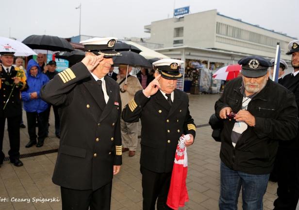 17.06.2016 - Nabrzeże Pomorskie, odsłonięcie tablicy upamiętniającej kapitana Wiktora Gorządka