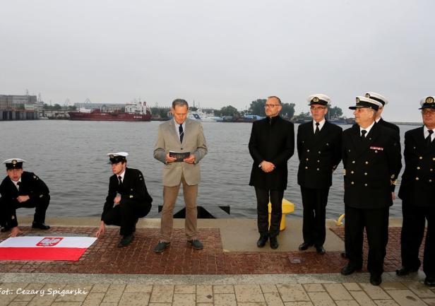 17.06.2016 - Nabrzeże Pomorskie, odsłonięcie tablicy upamiętniającej kapitana Wiktora Gorządka