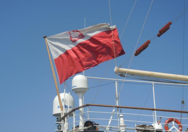 i pod biało-czerwoną banderą