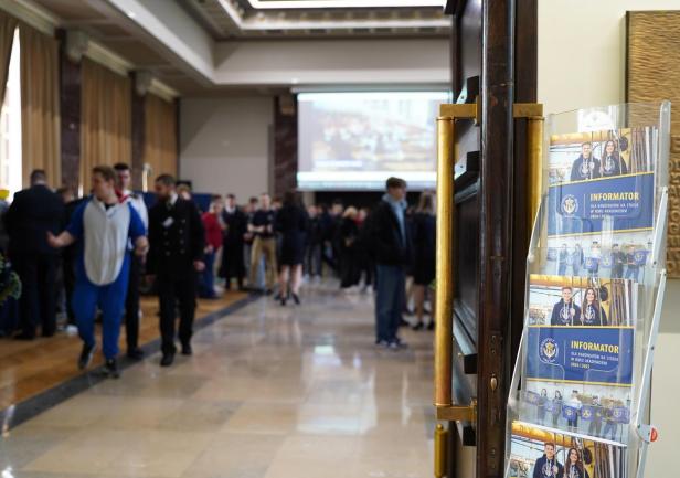 Aula im. Tadeusza Meissnera w budynku gł&oacute;wnym Uniwersytetu Morskiego w Gdyni