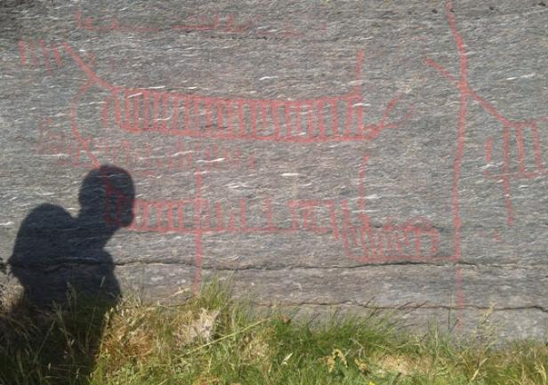 Naskalne zapisy runiczne i cień Wikinga!