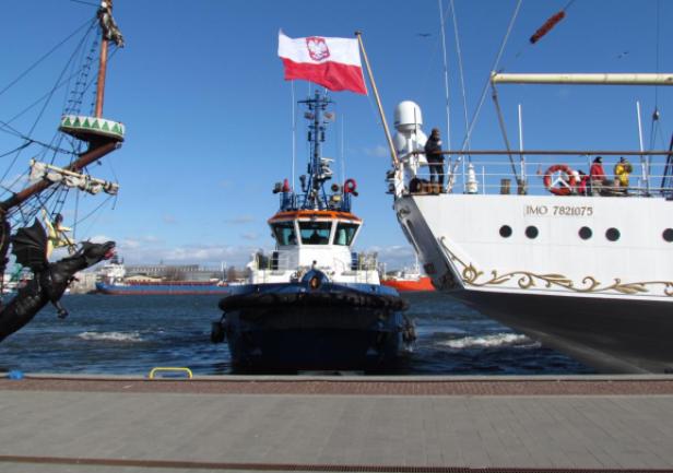 Z \"Centaurem\" i smokiem za rufą