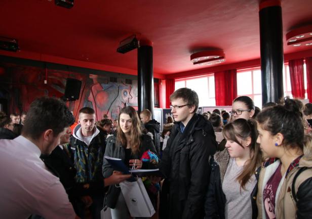 Stoisko AMG podczas targ&oacute;w edukacyjnych w Kolnie, fot. Katarzyna Okońska