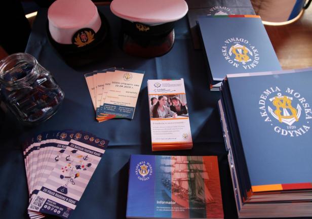 Stoisko AMG podczas targ&oacute;w edukacyjnych w Kolnie, fot. Katarzyna Okońska