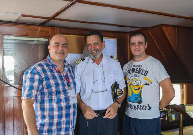 Jarek Klimczak i Krzysztof Wróbel (opiekun praktyk) - koledzy z jednego rocznika WSM-ki. W środku komendant Rafał Szymański.