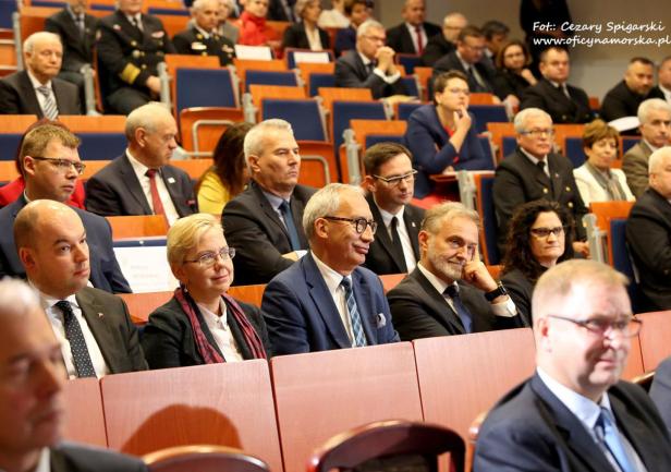Wiceministrowie Jan Dziedziczak (MSZ), Anna Moskwa (MGMiŻŚ), Kazimierz Smoliński (MIiB), prezydent Wojciech Szczurek, Dorota Arciszewska-Mielewczyk (poseł PiS)
