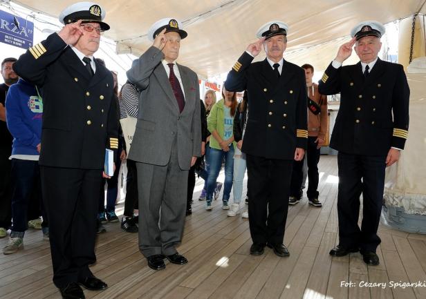 prof. Zdzisław Wajda honorowy członek SKŻW. Pierwszy z prawej kpt. ż.w.  Jan Sokołowski