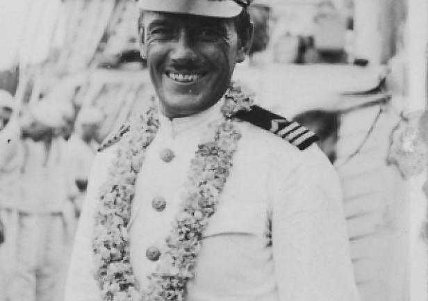 kpt.ż.w. Konstanty Maciejewiz - komendant \"Daru Pomorza\" na Hawajach