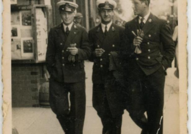 Pośrodku Tadeusz Piotrowski