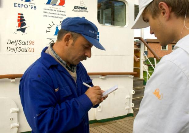 Starszy oficer na \"Darze Młodzieży\"