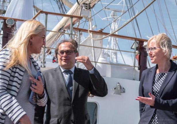 Polityka na pokładzie