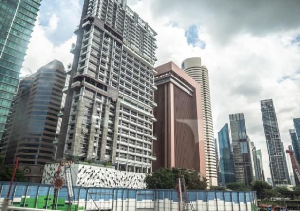 w barwach szkła i betonu.