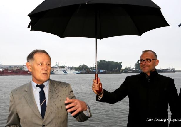 17.06.2016 - Nabrzeże Pomorskie, odsłonięcie tablicy upamiętniającej kapitana Wiktora Gorządka