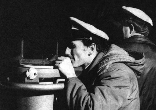 1982 r. - \"Dar Młodzieży\" - przy namierniku na finiszu regat