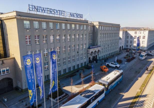 Budynek gł&oacute;wny Uniwersytetu Morskiego w Gdyni 