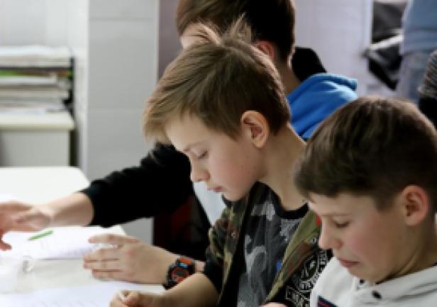 Wizyta uczni&oacute;w w AMG, fot. Magdalena Zajk