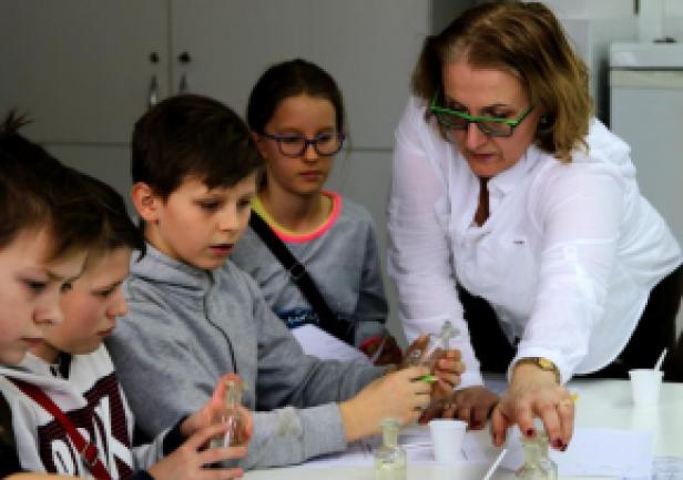 Wizyta uczni&oacute;w w AMG, fot. Magdalena Zajk