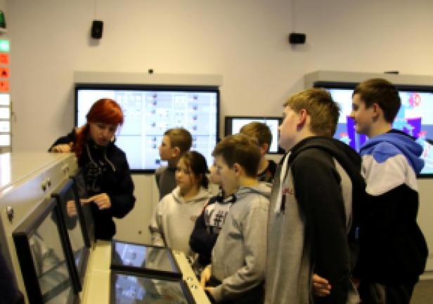 Wizyta uczni&oacute;w w AMG, fot. Magdalena Zajk