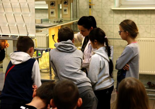 Wizyta uczni&oacute;w w AMG, fot. Magdalena Zajk