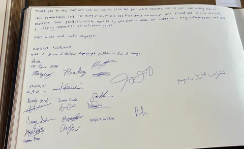 Wpisy w księdze pamiątkowej.